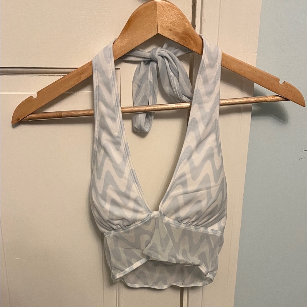 Stylish Halter Crop Top with Zigzag Pattern